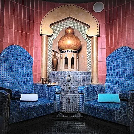 Azzun Orient Spa&wellness 4* クロメロボ