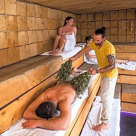 Azzun Orient Spa&wellness ホテル クロメロボ