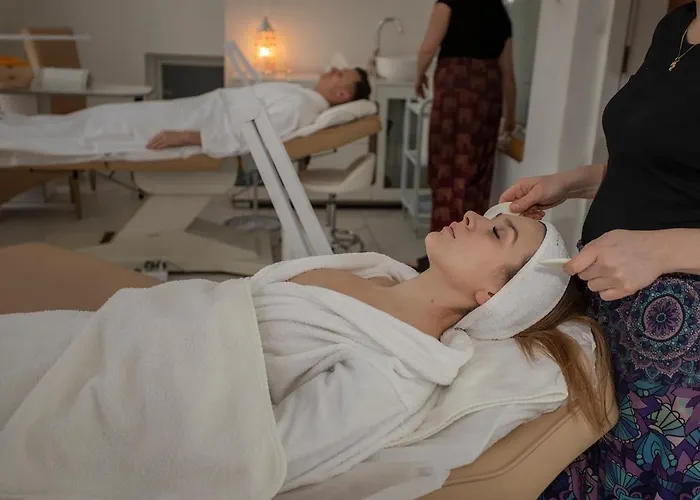 Azzun Orient Spa&wellness 4* קרומרובו