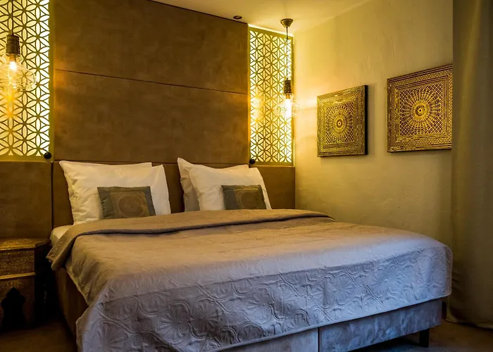 מלון Azzun Orient Spa&wellness קרומרובו